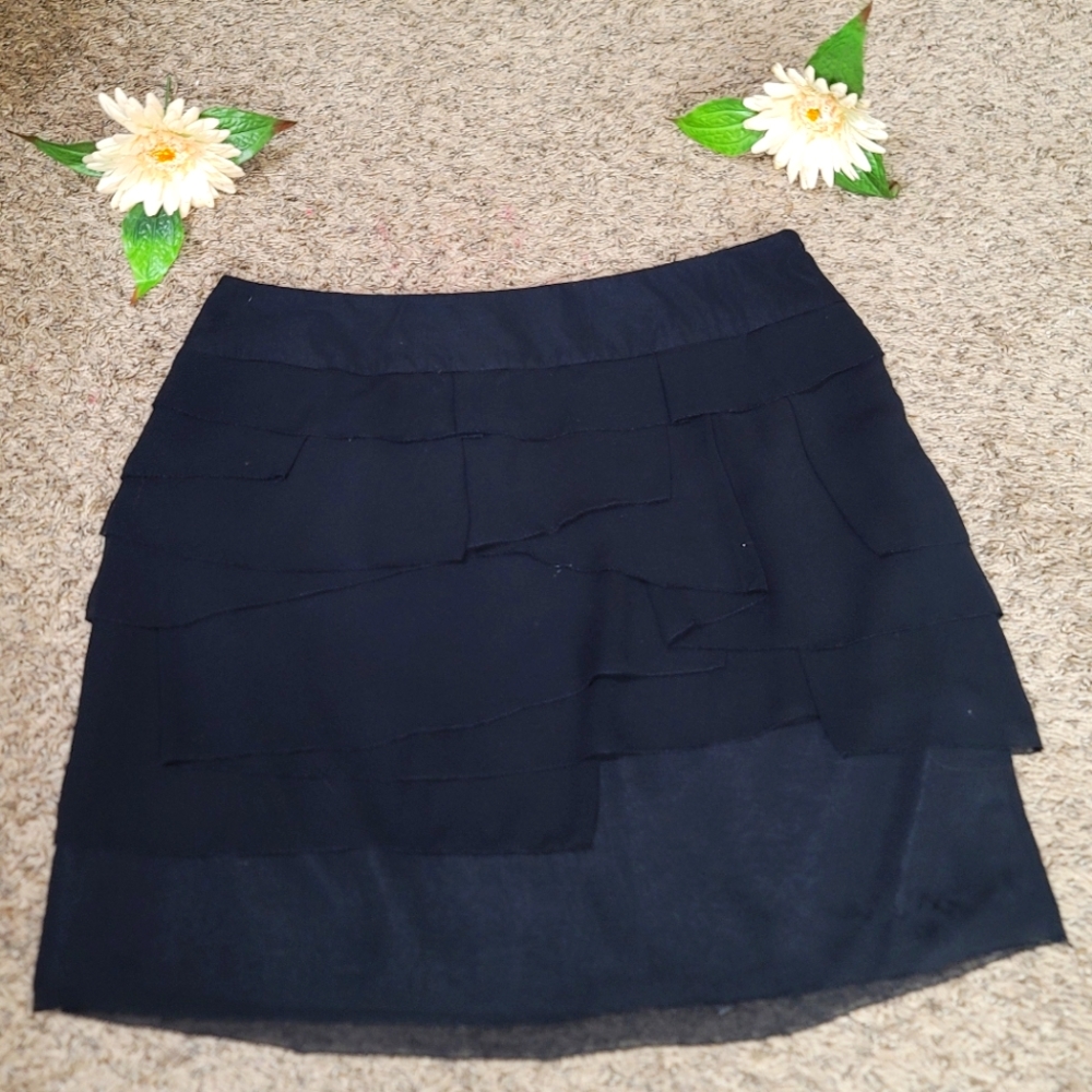 Zara Basics skirt with ruffles made of veil, it is in good condition, it has F1
